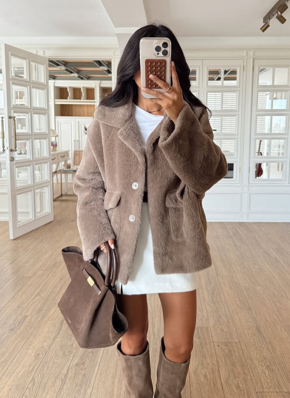 23d35289-ed75-43b6-843d-d55fc27548b3 Beige plush faux fur jacket - Image 1