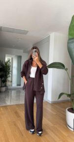 Brown zip up set with wide leg pants - Image 3