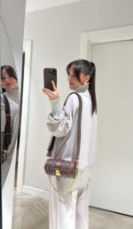 Relaxed - fit turtle neck sweater and wide-leg pants set - Image 3