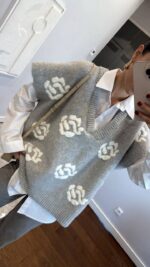 White oversized shirt with grey knit vest - Image 3