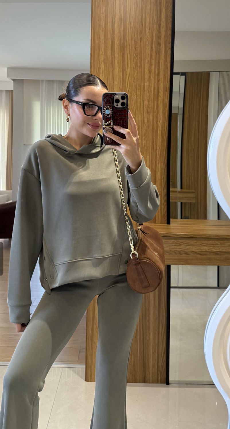 ef5f376b-af23-41a2-83b9-6f781c8ade1e Olive green cotton two-piece set - Image 1