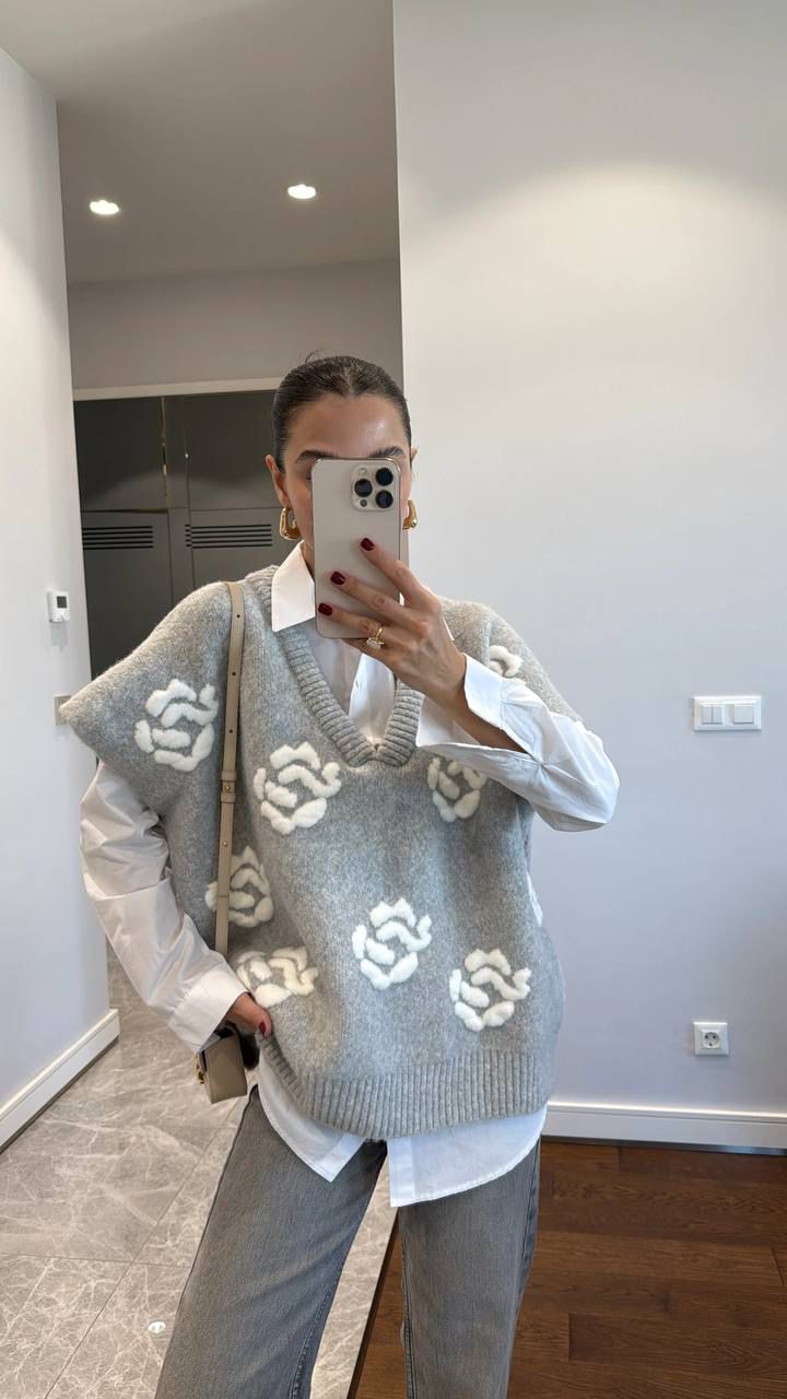 f26a2d5d-53a6-4614-91f3-e4ab44bf7da3 White oversized shirt with grey knit vest - Image 1