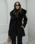 Black coat with fur collar - Image 2