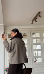 Greige jacket with fur collar - Image 4