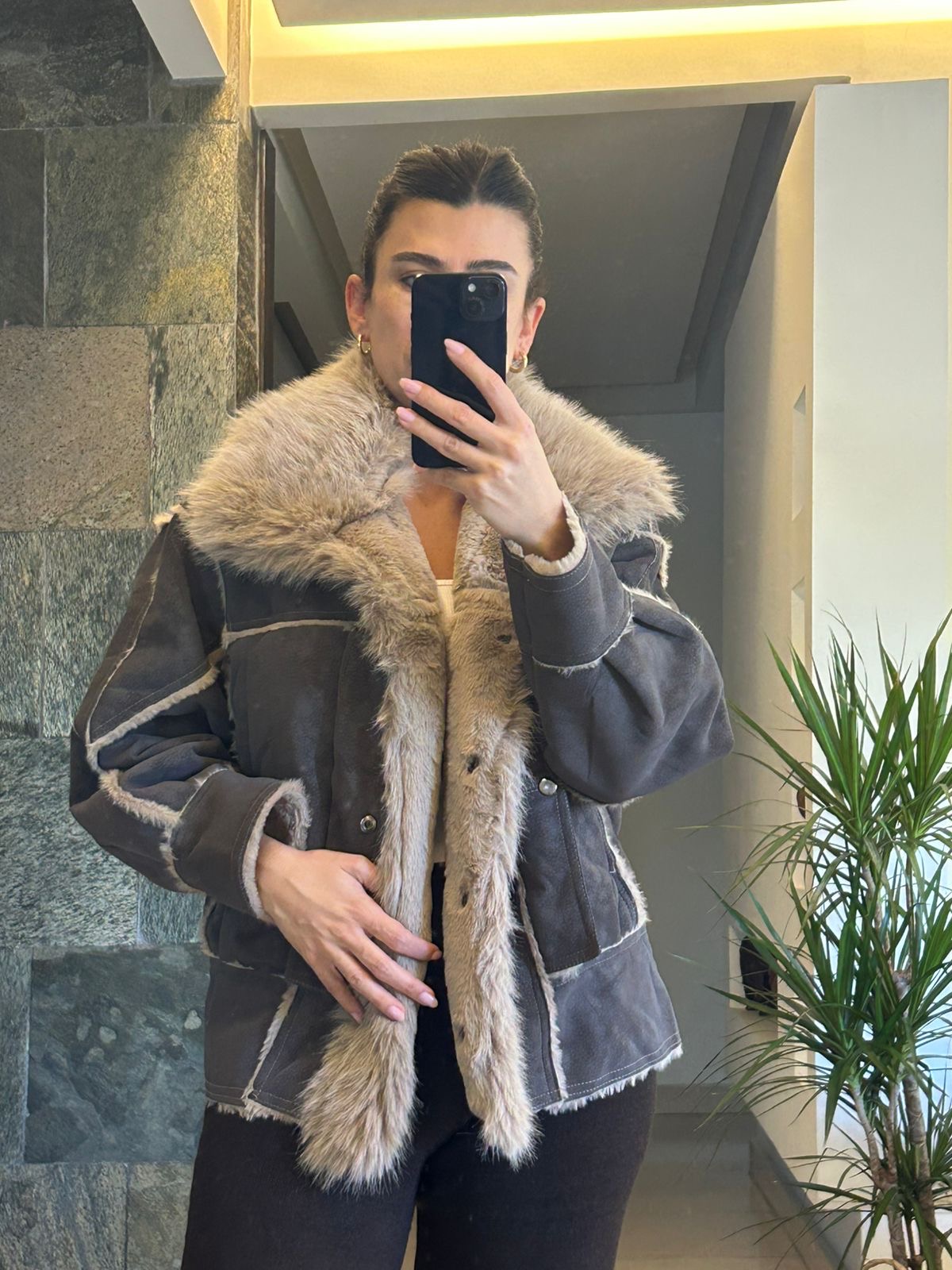 260eb8c7-b0d4-4a6f-b5eb-2d8a36a83348 Greige Suede jacket with fur - Image 1