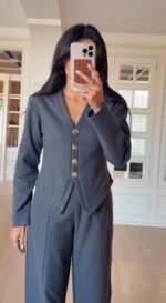 Charcoal set with fitted blazer and wide leg trousers - Image 2