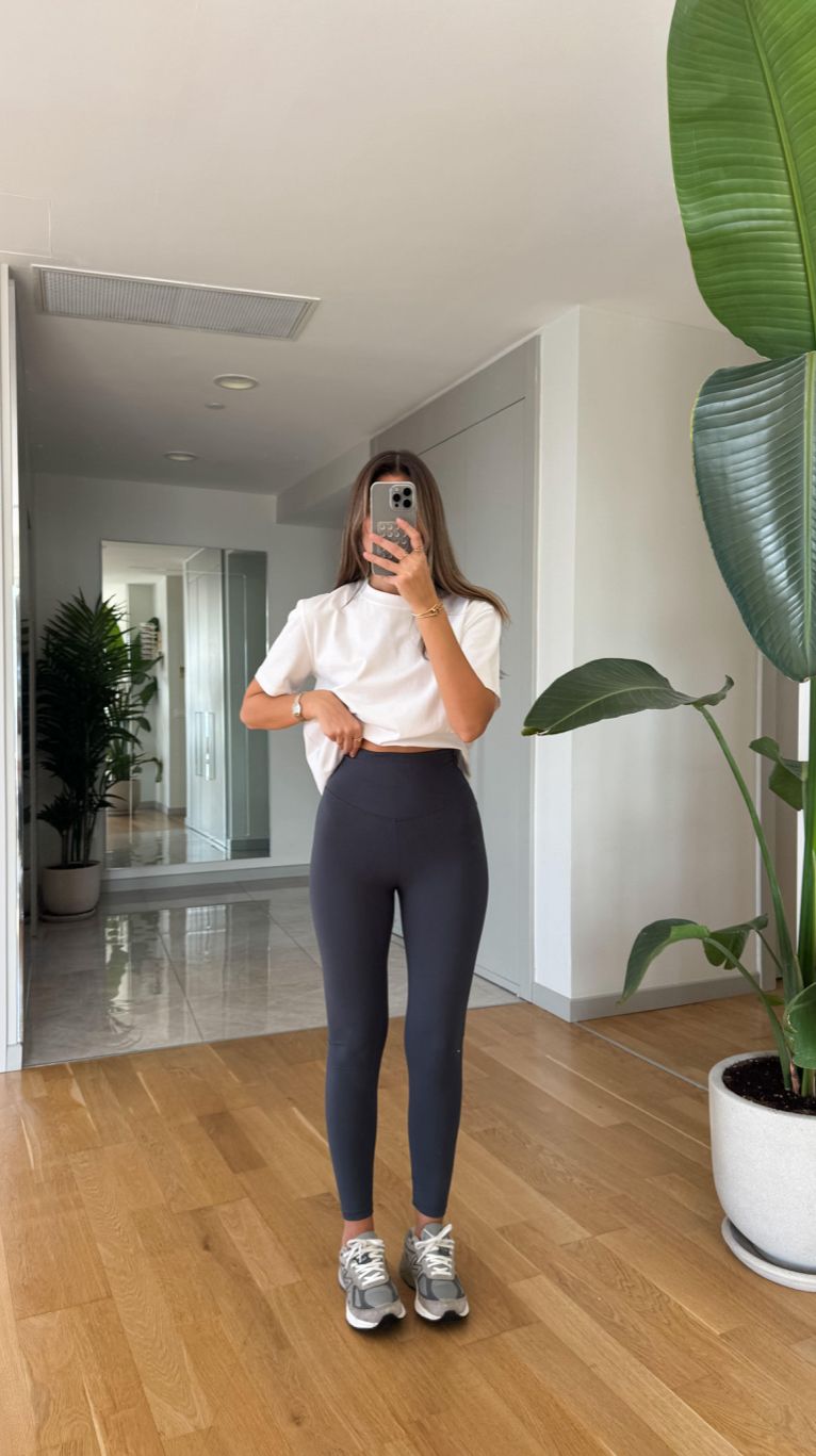 WhatsApp Image 2025-11-05 at 10.37.07 AM (2) Grey oysho high waist lycra leggings - Image 1