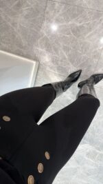 Black leggings with gold buttons - Image 2