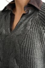 Grey sweater with brown denim collar - Image 2