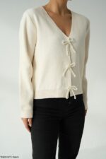 Off white top with beaded bow buttons - Image 2