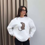 Oversized white sweatshirt with leopard cat print