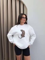 Oversized white sweatshirt with leopard cat print