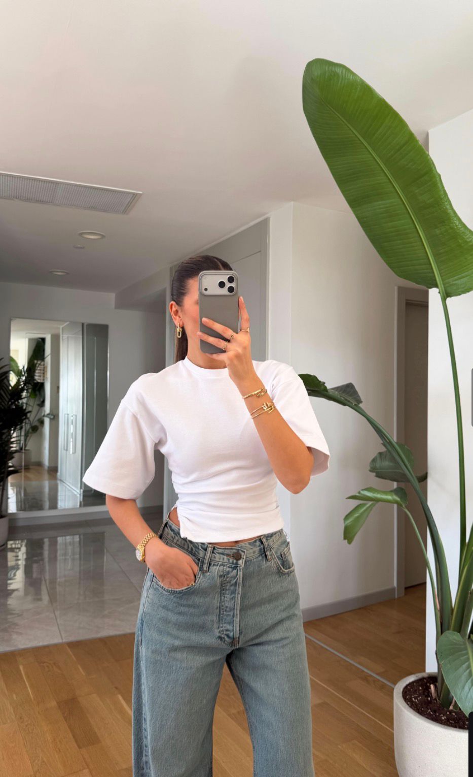 WhatsApp Image 2026-02-27 at 10.19.02 AM White Short Sleeve Fitted Top - Image 1