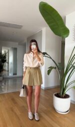 High Waist Pleated Khaki Shorts - Image 2